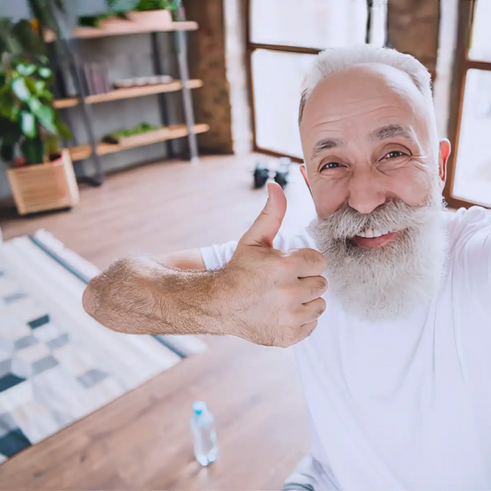 rey-haired-retired-pensioner-smile-show-thumb-up-wear-sportswear-indoors-in-house